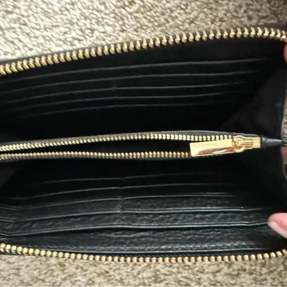 Tory Burch Hobo Tassel bag and matching wallet in black. Like new! - Picture 16 of 16